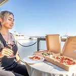 The Homeboat Company Parque Nacoes-lisboa Πλωτό κατάλυμα *