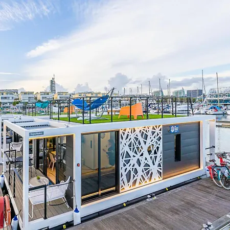 The Homeboat Company Parque Nacoes-lisboa Úszó hotel *