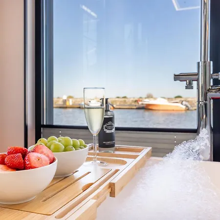 The Homeboat Company Parque Nacoes-lisboa Hotel en barco *