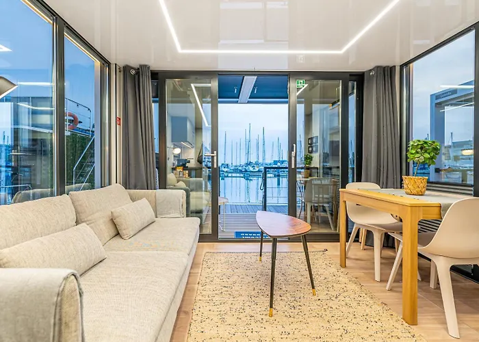 Botel The Homeboat Company Parque Nacoes-lisboa Lisbon