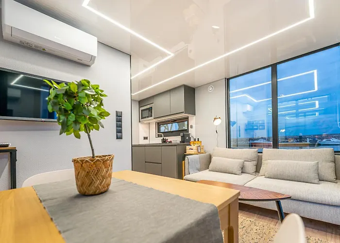 Botel The Homeboat Company Parque Nacoes-lisboa Lisbon