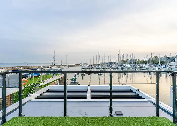 The Homeboat Company Parque Nacoes-lisboa Botel Lisbon