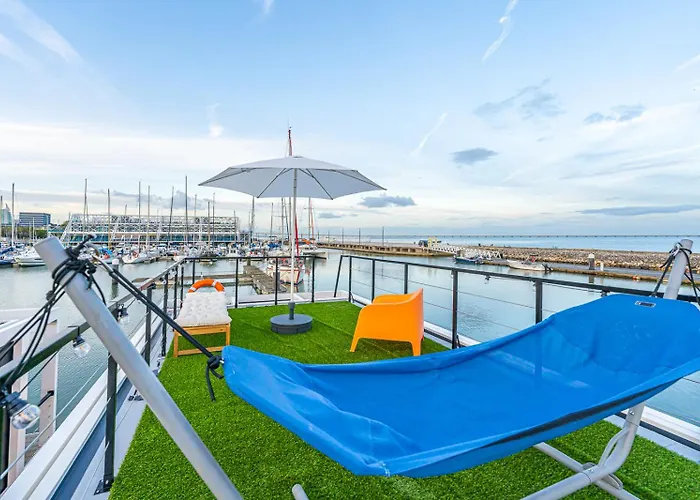 Botel The Homeboat Company Parque Nacoes-lisboa Lisbon