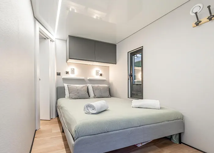 The Homeboat Company Parque Nacoes-lisboa Lisbon