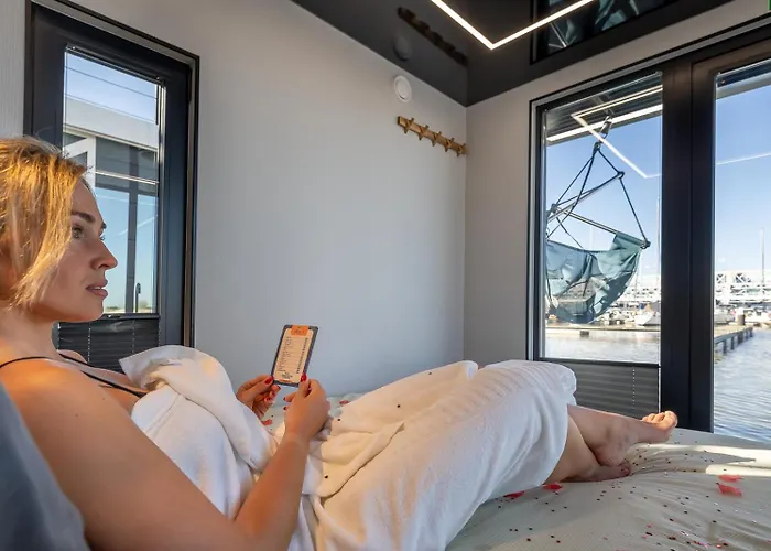 The Homeboat Company Parque Nacoes-lisboa Botel *