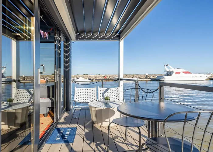 Botel The Homeboat Company Parque Nacoes-lisboa Lisbon