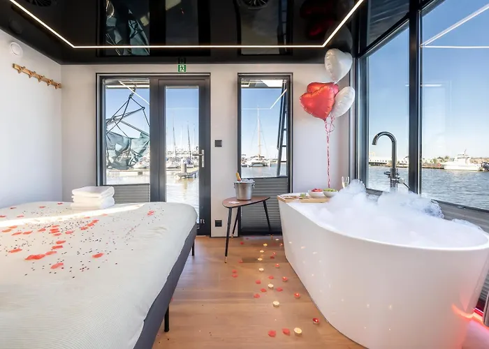 The Homeboat Company Parque Nacoes-lisboa Botel