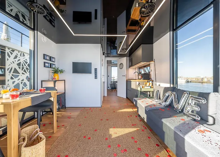 The Homeboat Company Parque Nacoes-lisboa Botel Lisbon