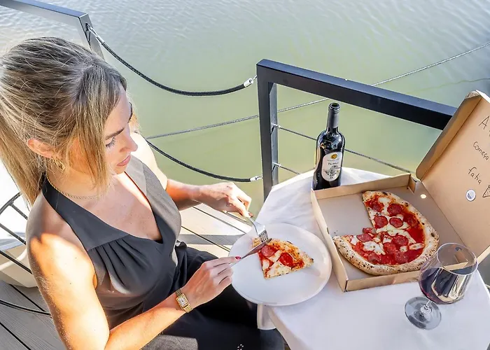 The Homeboat Company Parque Nacoes-lisboa Botel *