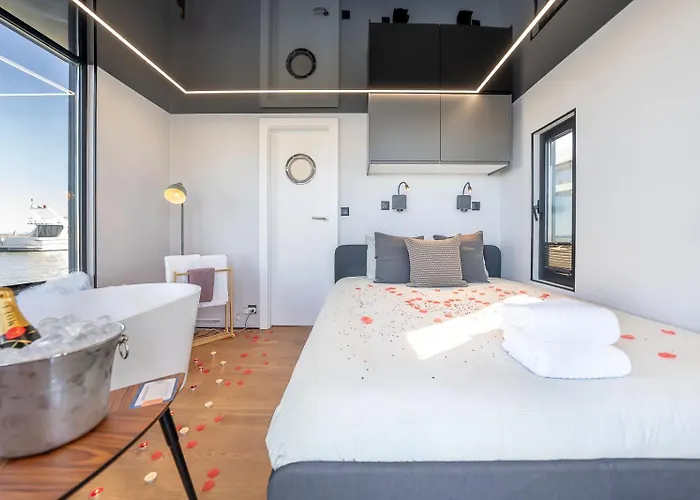 The Homeboat Company Parque Nacoes-lisboa Lisbon