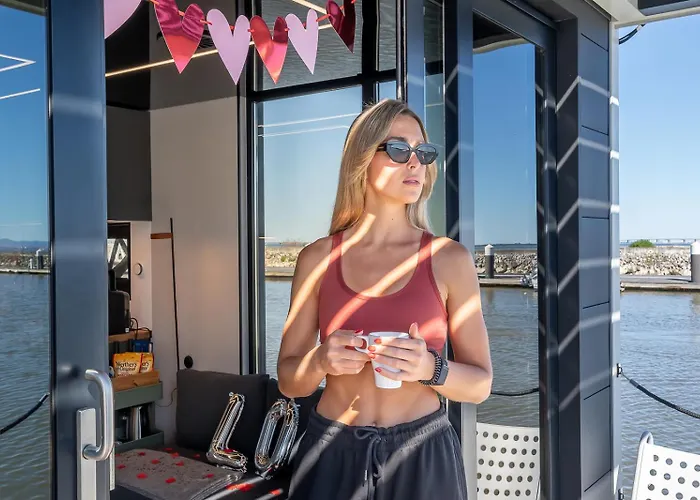 The Homeboat Company Parque Nacoes-lisboa Botel