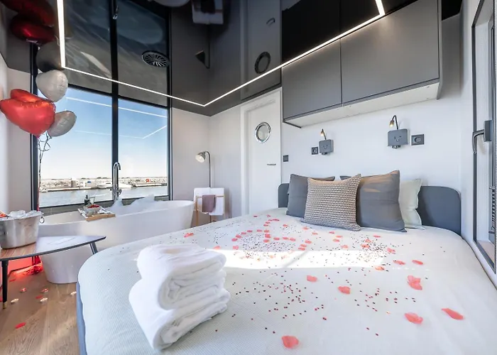 Botel The Homeboat Company Parque Nacoes-lisboa *