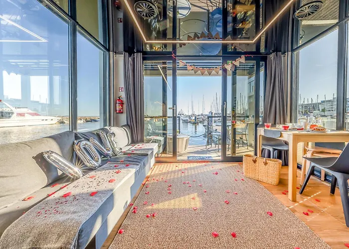 Botel The Homeboat Company Parque Nacoes-lisboa *