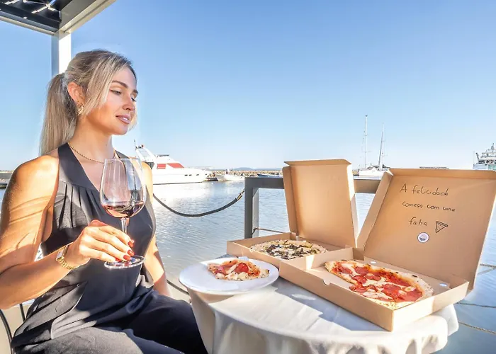 The Homeboat Company Parque Nacoes-lisboa Botel *