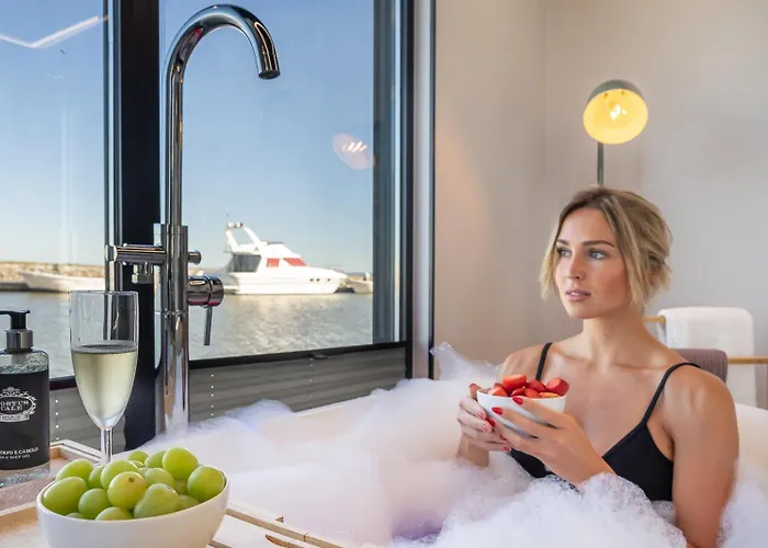 The Homeboat Company Parque Nacoes-lisboa * Lisbon