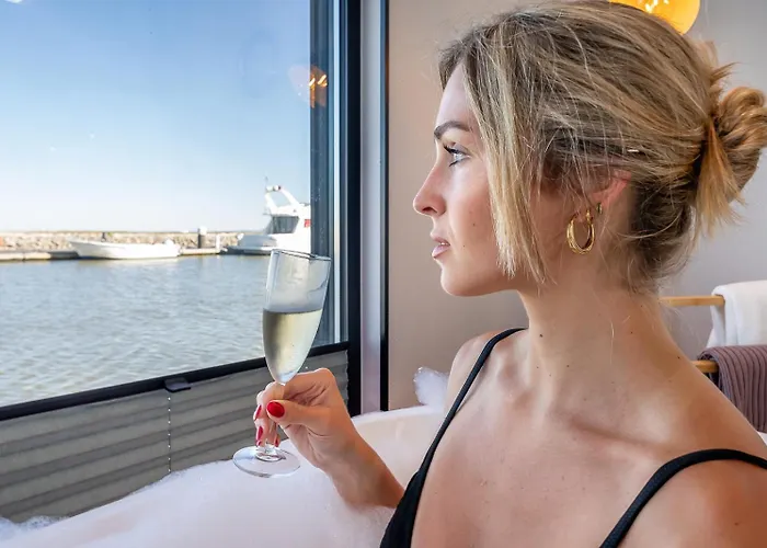 Botel The Homeboat Company Parque Nacoes-lisboa