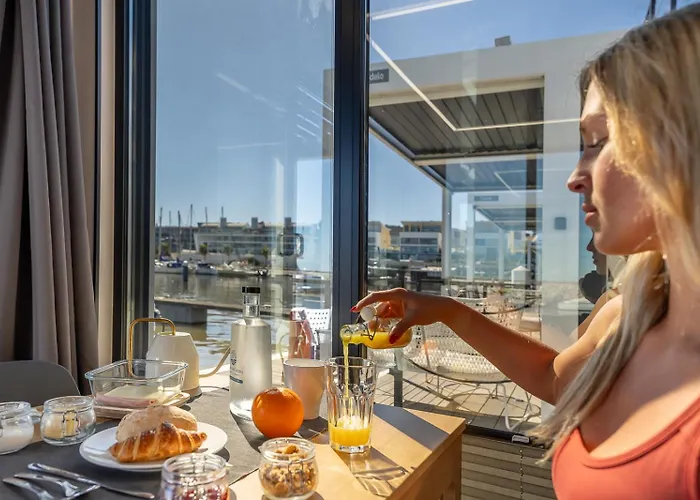 The Homeboat Company Parque Nacoes-lisboa Botel Lisbon