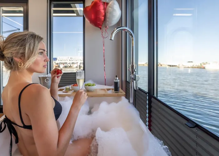 The Homeboat Company Parque Nacoes-lisboa